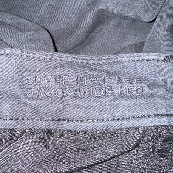 American Eagle, baggy high rise wide leg pants! - Picture 3 of 4